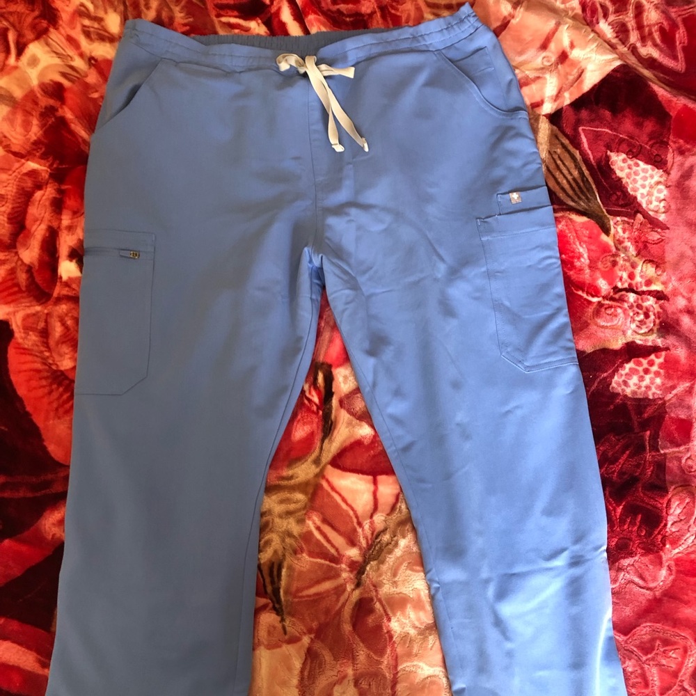 New with tags Figs Yola scrub pants. XL, Ciel Blue